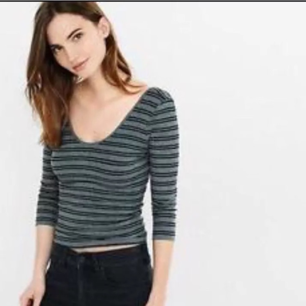 Express One Eleven Gray V Neck Ribbed Knit Top L